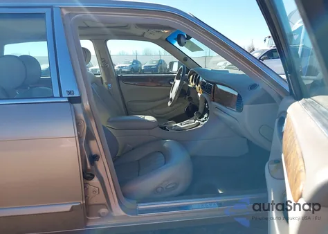 2001 Jaguar Xj8 L z USA, uszkodzony, nr VIN SAJDA23C41LF29858